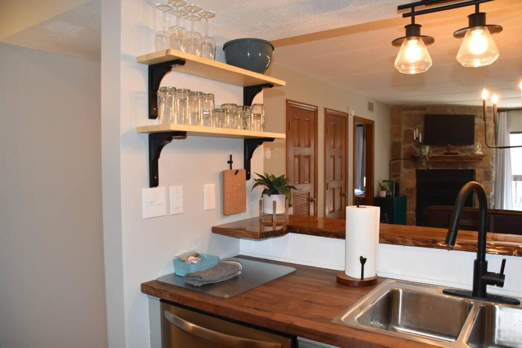 Apartamento Cozy Mountain Getaway! Mountain Views! 2 Bed, 2 Bath, Sleeps 6 Gatlinburg Exterior foto