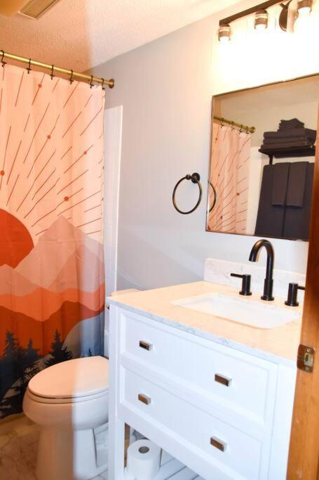Apartamento Cozy Mountain Getaway! Mountain Views! 2 Bed, 2 Bath, Sleeps 6 Gatlinburg Exterior foto