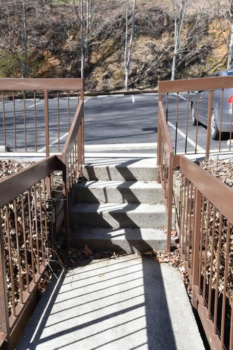 Apartamento Cozy Mountain Getaway! Mountain Views! 2 Bed, 2 Bath, Sleeps 6 Gatlinburg Exterior foto