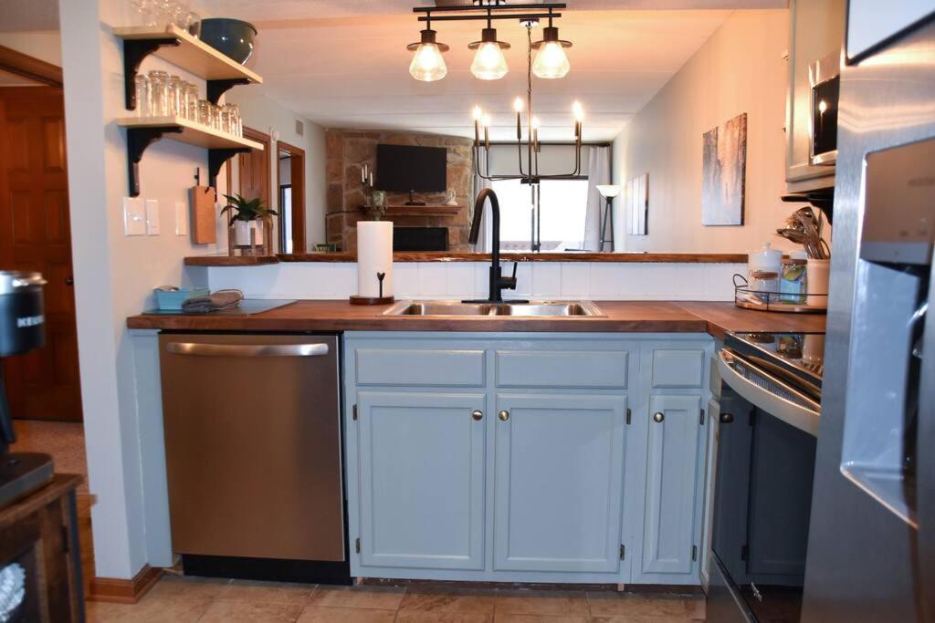 Apartamento Cozy Mountain Getaway! Mountain Views! 2 Bed, 2 Bath, Sleeps 6 Gatlinburg Exterior foto