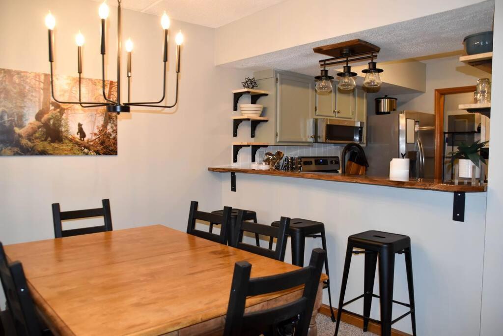 Apartamento Cozy Mountain Getaway! Mountain Views! 2 Bed, 2 Bath, Sleeps 6 Gatlinburg Exterior foto